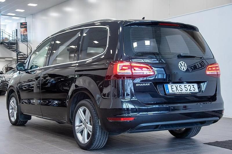 Begagnad VW Sharan 150 HK (110 kW) 2018 Svart Minibuss