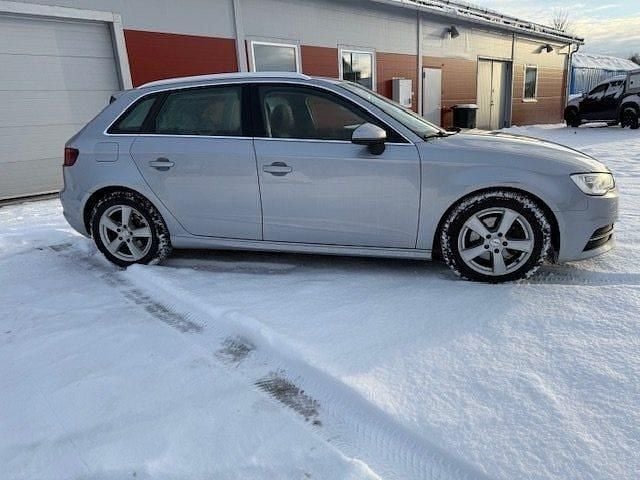 Begagnad Audi A3 Attraction 110 HK (80 kW) 2015 Silver