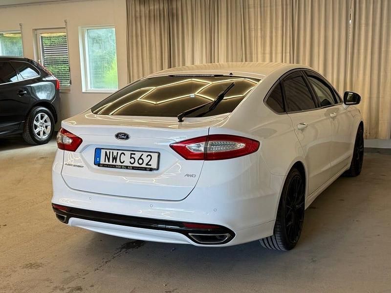 Begagnad Ford Mondeo 180 HK (132 kW) 2016 Vit Halvkombi