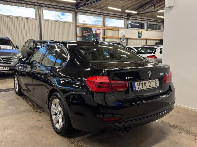 Begagnad BMW 320 Sport Line 190 HK (139 kW) 2016 Svart Sedan