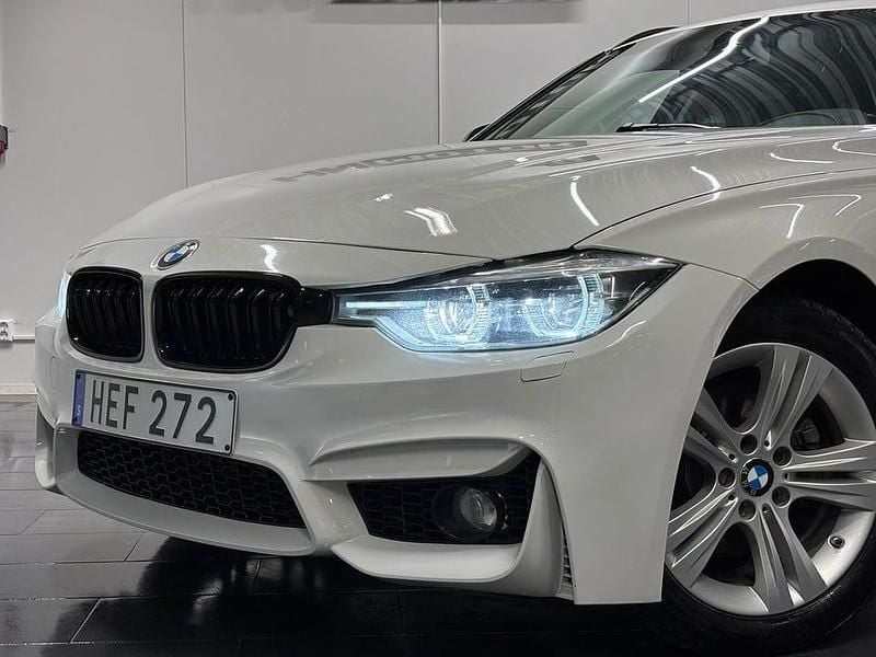Begagnad BMW 320 Sport Line 190 HK (139 kW) 2015 Vit Kombi