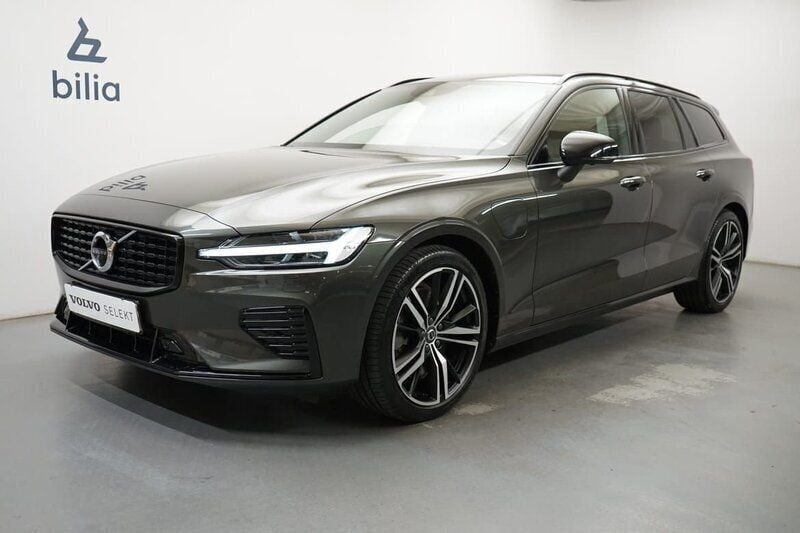 Mörkgrå (grå) Begagnad 2022 Volvo V60 R-Design Kombi | 469 900 kr (Bra pris) - Bild 1/4