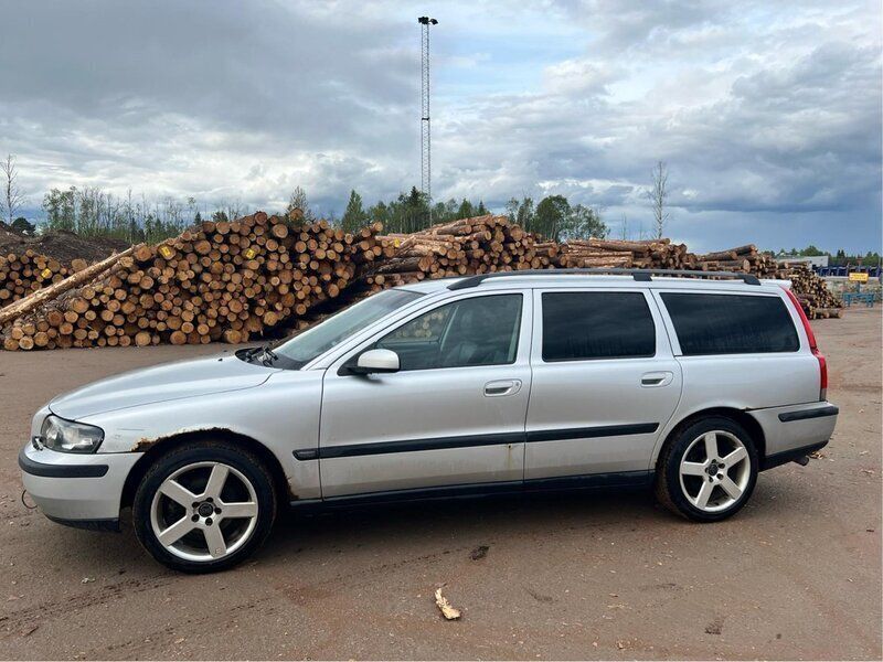 Grå Begagnad 2004 Volvo V70 Business Edition Kombi | 19 000 kr (Bra pris) - Bild 1/4