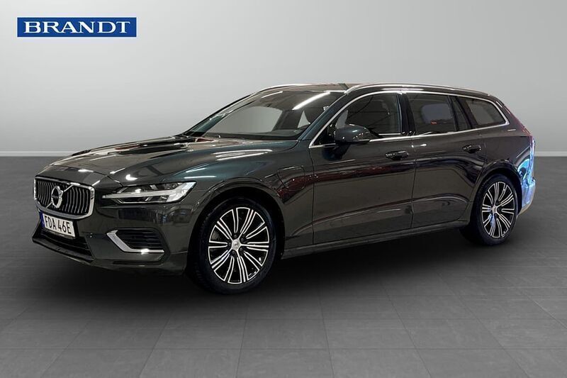Mörkgrå (grå) Begagnad 2022 Volvo V60 Kombi | 434 000 kr (Dyr) - Bild 1/3