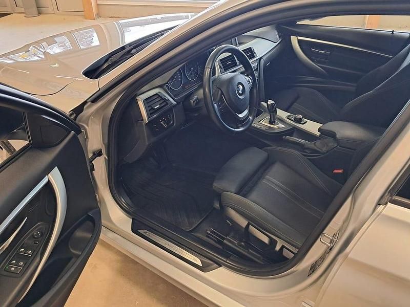 Begagnad BMW 320 Sport Line 163 HK (119 kW) 2016 Silver Kombi