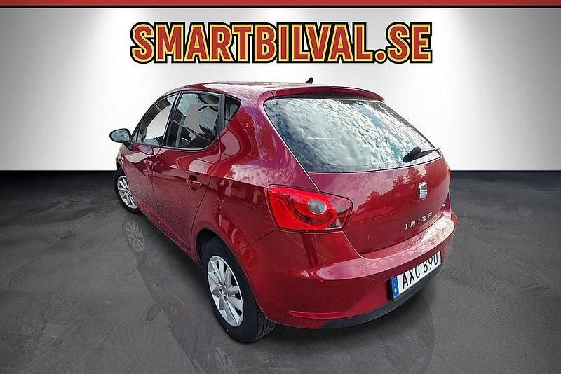 Begagnad Seat Ibiza Style 86 HK (63 kW) 2013 Mörkröd Halvkombi
