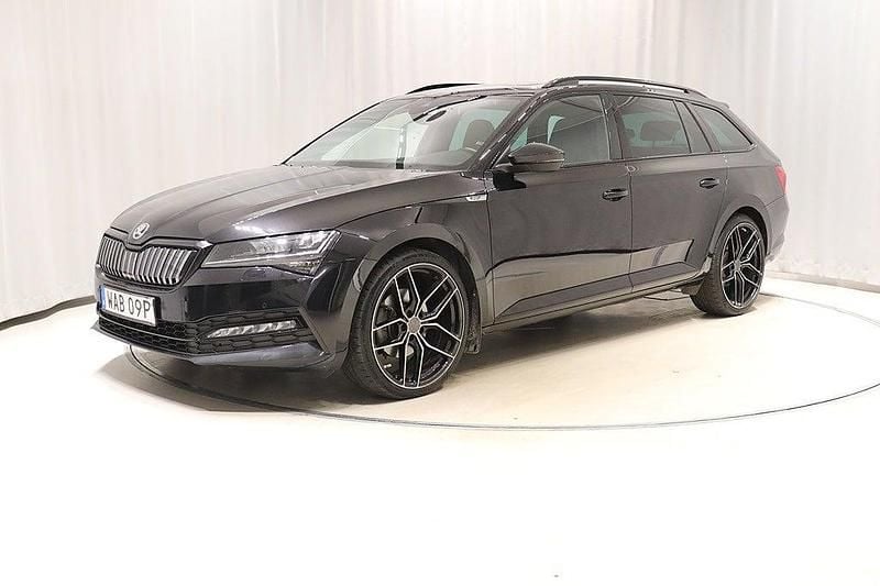 Svart Begagnad 2022 Skoda Superb SportLine Kombi | 329 800 kr (Lite dyr) - Bild 1/4