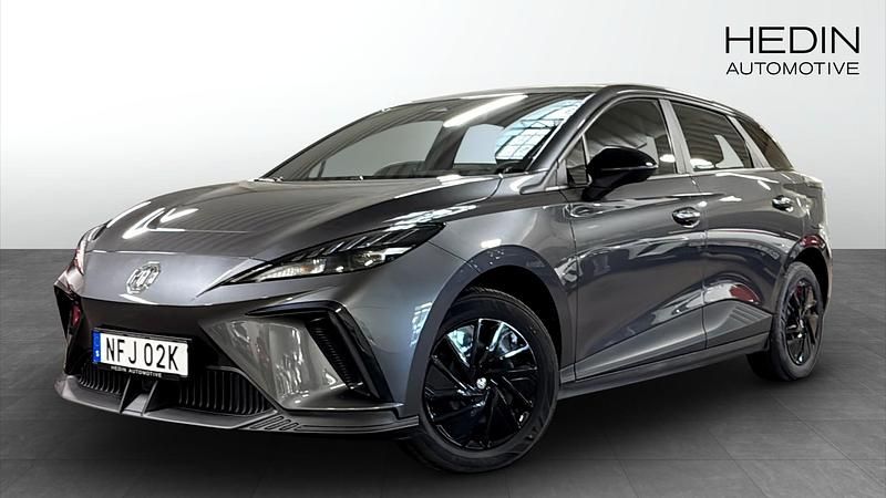 Grå (grey) Begagnad 2023 MG MG4 EV Halvkombi | 249 900 kr (Marknadspris) - Bild 1/4