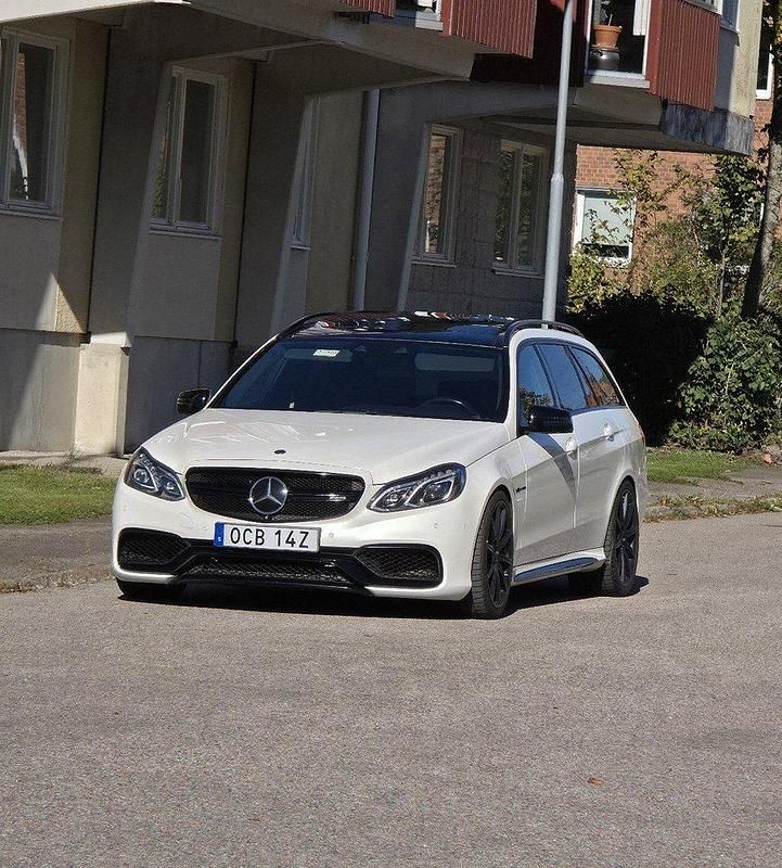 Vit Begagnad 2015 Mercedes E63S AMG AMG Kombi | 440 000 kr (Marknadspris) - Bild 1/4