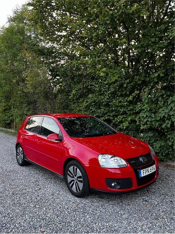 Röd Begagnad 2007 VW Golf V GTI Halvkombi | 50 000 kr (Marknadspris) - Bild 1/4