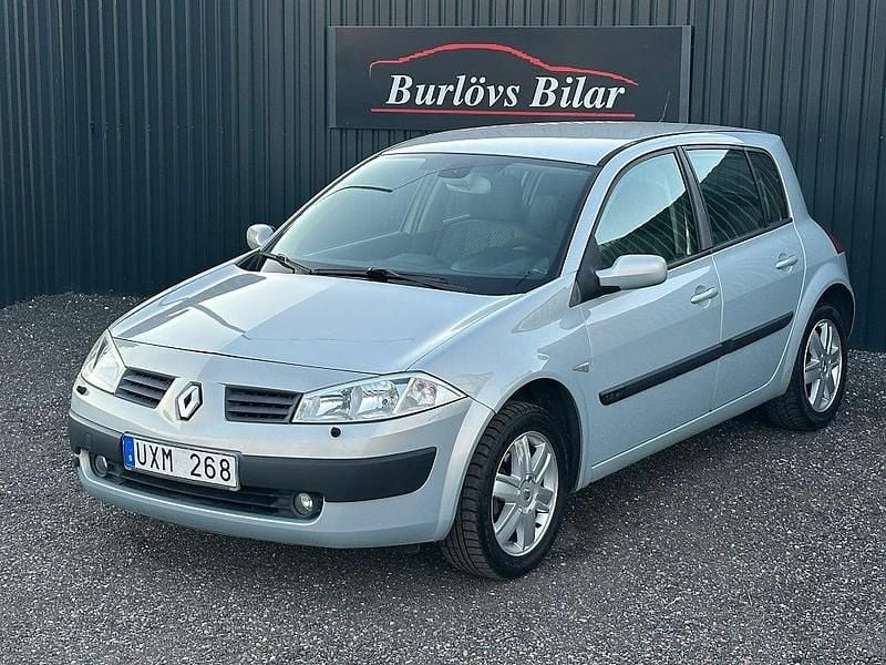 Grå Begagnad 2004 Renault Mégane II Halvkombi | 21 800 kr (Marknadspris) - Bild 1/4