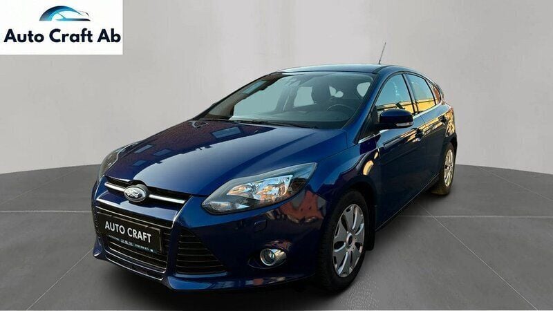 Blå Begagnad 2014 Ford Focus Titanium Halvkombi | 76 999 kr (Marknadspris) - Bild 1/3