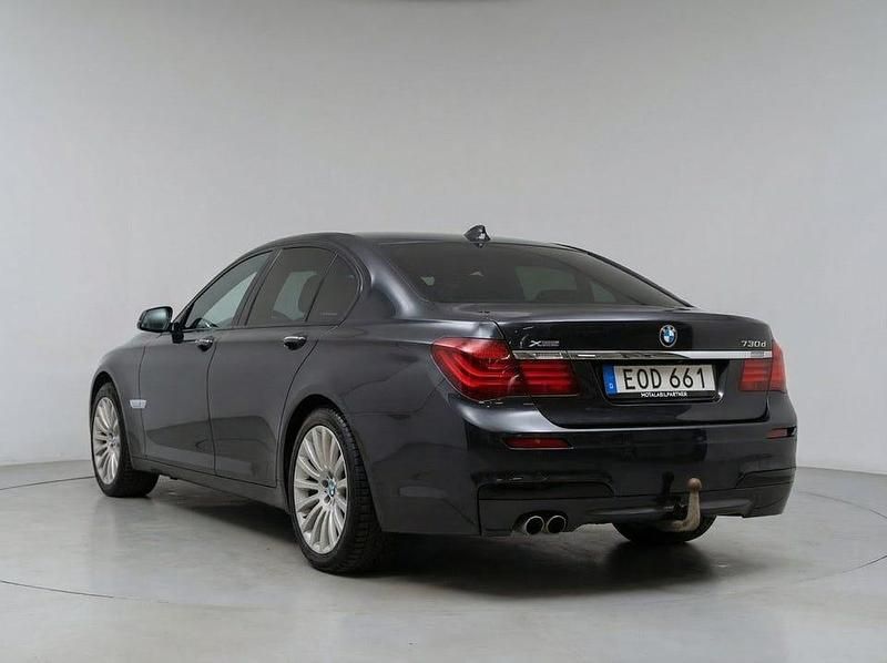 Begagnad BMW 730 M Sport 258 HK (189 kW) 2014 Svart  sophisto grå metallic Sedan