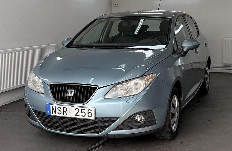 Ljusblå Begagnad 2009 Seat Ibiza Style Halvkombi | 29 900 kr (Marknadspris) - Bild 1/4