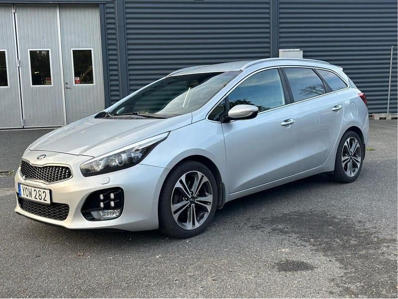 Grå Begagnad 2017 Kia Ceed Sportswagon GT-Line Kombi | 130 000 kr (Marknadspris) - Bild 1/4