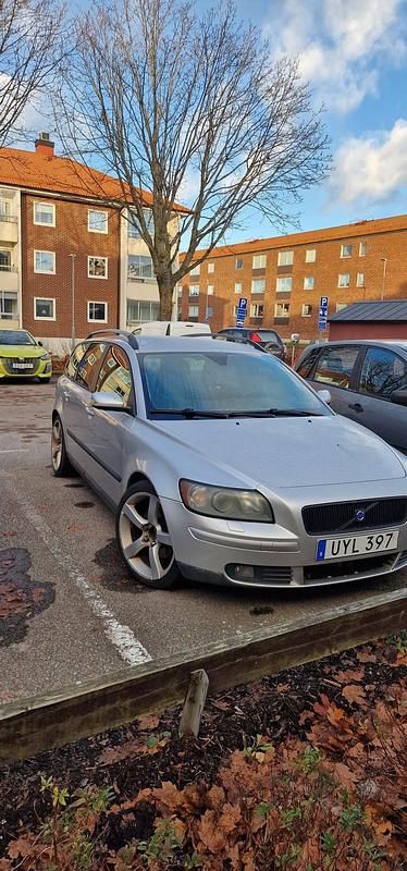 Begagnad 2004 Volvo V50 Kombi | 15 000 kr (Dyr) - Bild 1/4