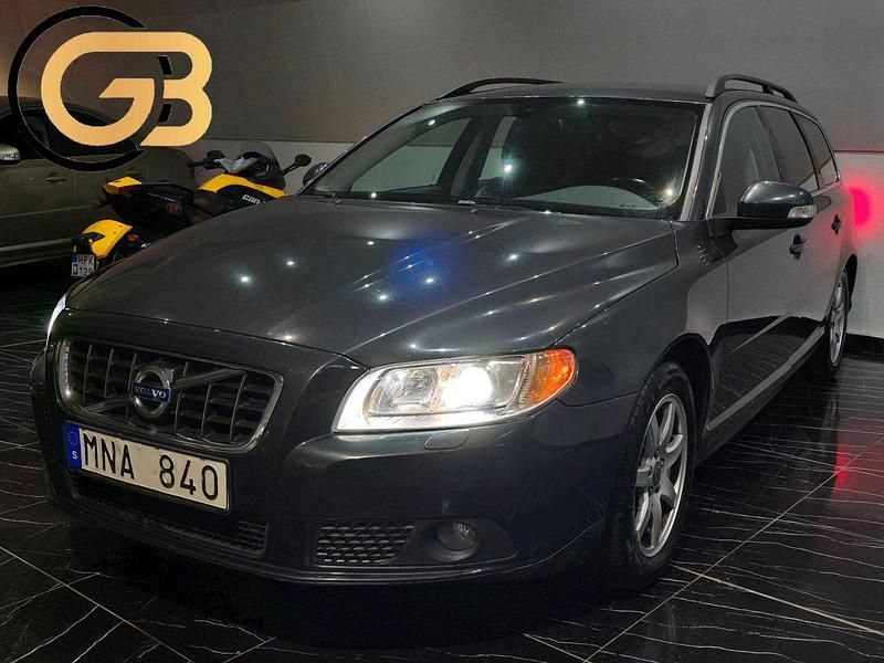 Grå Begagnad 2011 Volvo V70 Momentum Kombi | 69 900 kr (Marknadspris) - Bild 1/4