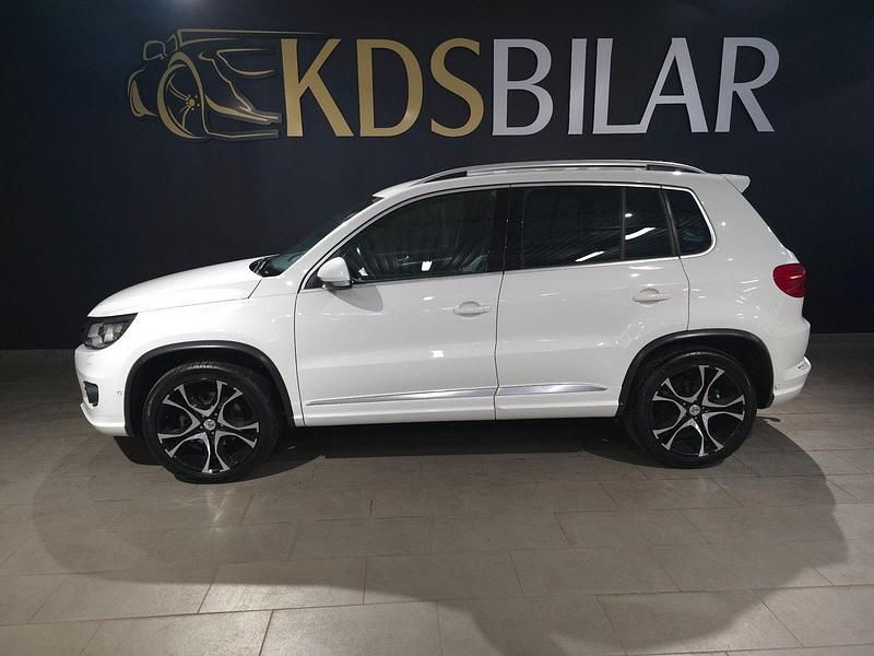 Vit Begagnad 2013 VW Tiguan Sportline SUV | 109 500 kr (Marknadspris) - Bild 1/4