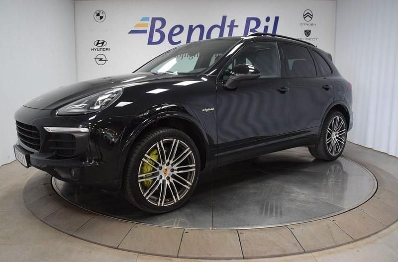 Begagnad Porsche Cayenne S E-Hybrid Platinum Edition 416 HK (305 kW) 2018 Svart SUV