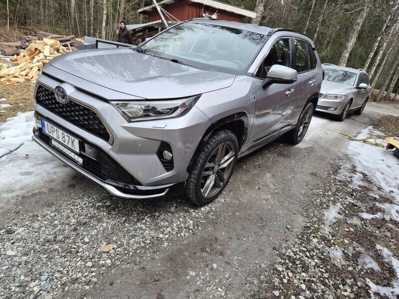 Silver Begagnad 2021 Toyota RAV4 Hybrid Active SUV | 340 000 kr (Bra pris) - Bild 1/4
