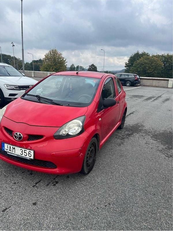 Röd Begagnad 2008 Toyota Aygo Halvkombi | 18 995 kr (Bra pris) - Bild 1/4