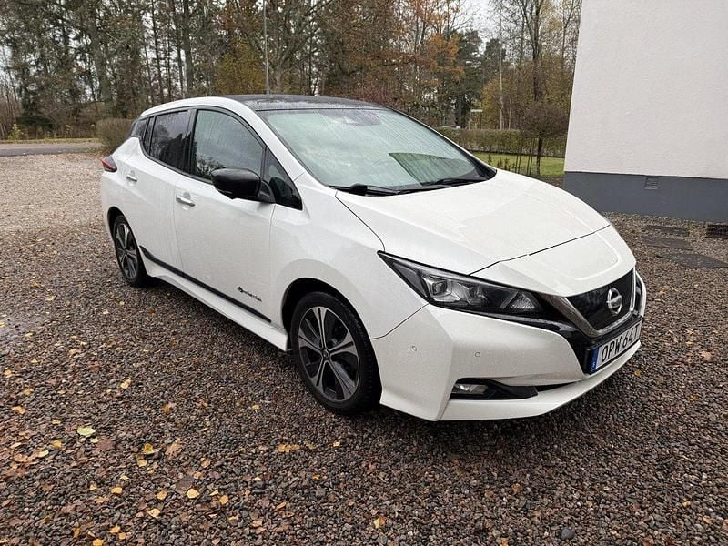 Vit Begagnad 2018 Nissan Leaf Halvkombi | 110 000 kr (Marknadspris) - Bild 1/4