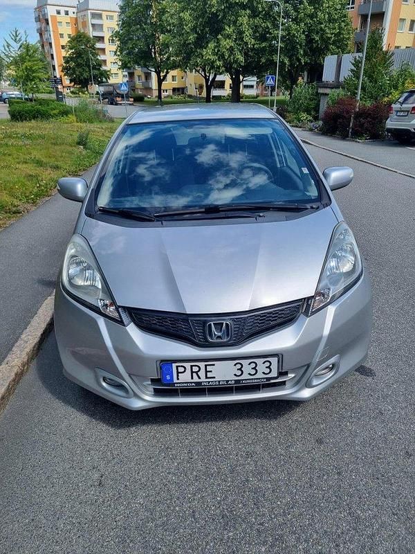 Silver Begagnad 2013 Honda Jazz Halvkombi | 55 000 kr (Marknadspris) - Bild 1/4