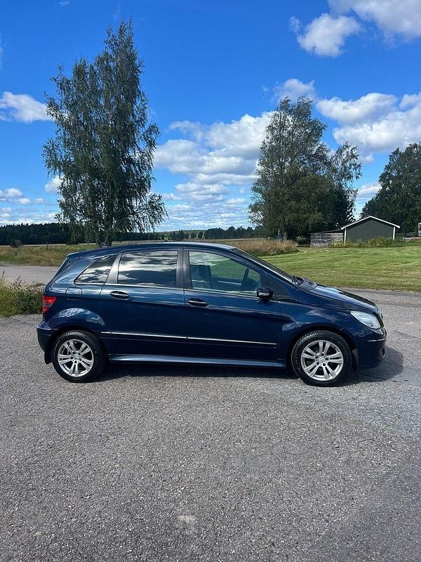Mörkblå Begagnad 2005 Mercedes B150 Minibuss | 46 900 kr - Bild 1/4