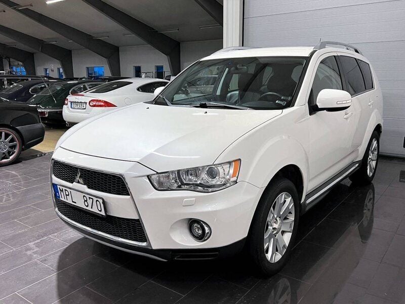 Begagnad Mitsubishi Outlander 170 HK (125 kW) 2010 Vit SUV