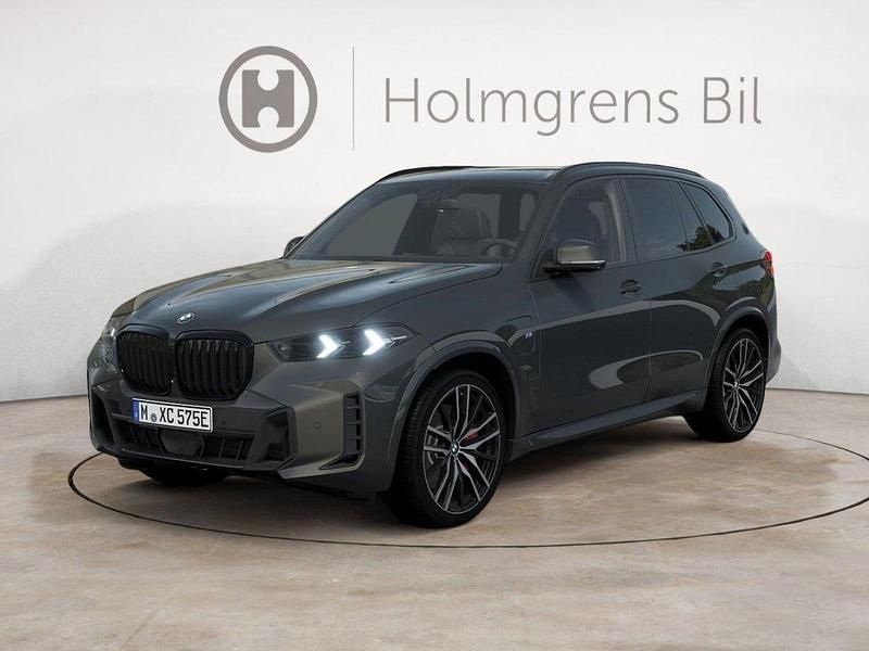 Grå Begagnad 2025 BMW X5 Efficient Dynamics SUV | 1 159 800 kr - Bild 1/4