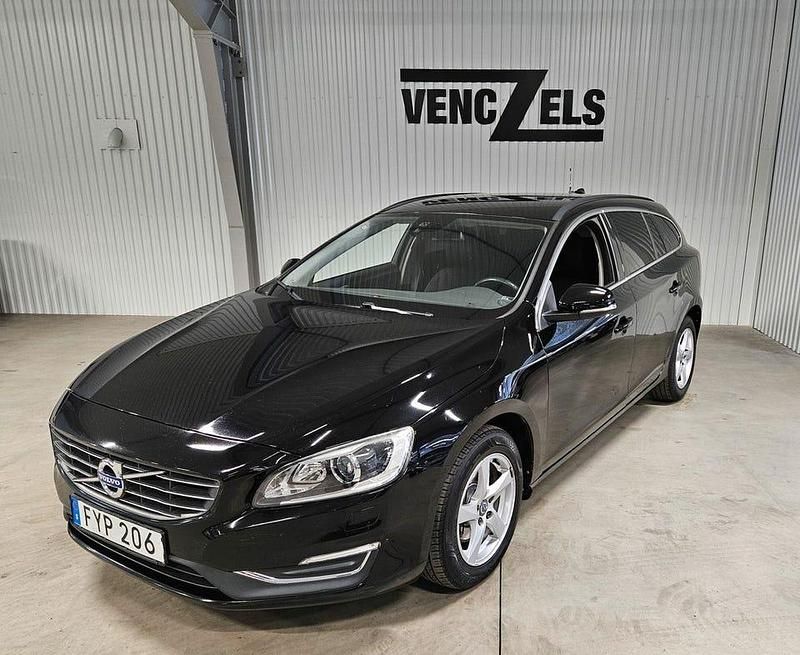 Svart Begagnad 2015 Volvo V60 Momentum Kombi | 144 000 kr (Lite dyr) - Bild 1/4