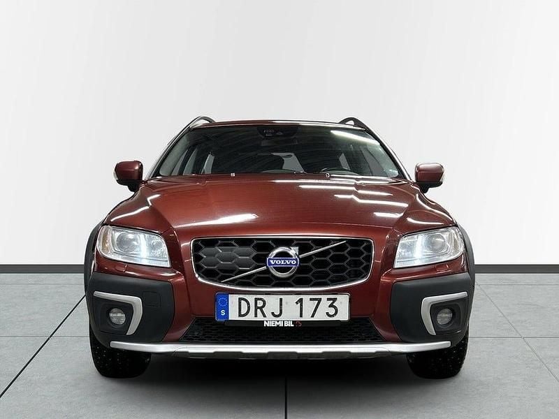 Begagnad Volvo XC70 Momentum 181 HK (133 kW) 2015 Röd Kombi