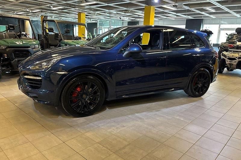 Mörkblå Begagnad 2013 Porsche Cayenne GTS SUV | 339 900 kr - Bild 1/4