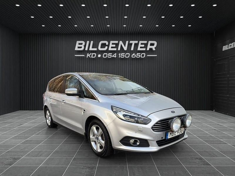 Grå Begagnad 2015 Ford S-MAX Titanium Minibuss | 99 900 kr (Marknadspris) - Bild 1/4