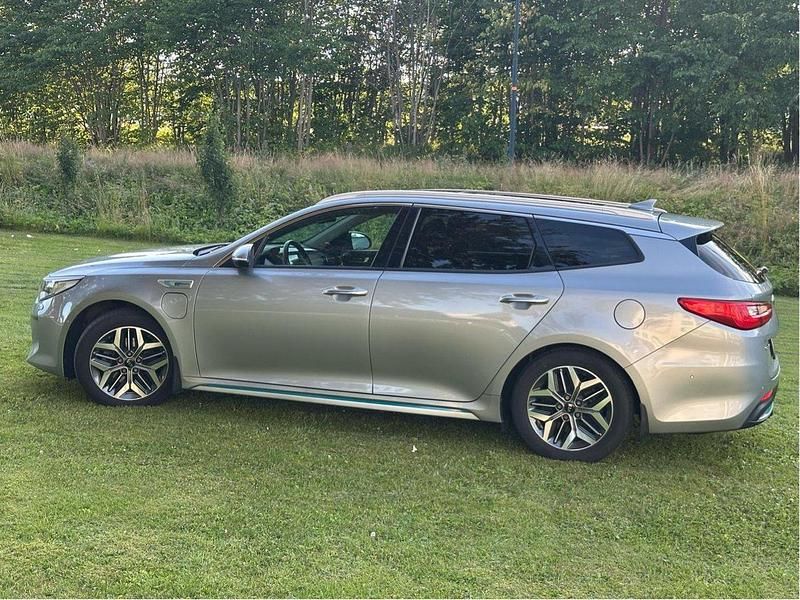 Grå Begagnad 2018 Kia Optima Hybrid Advance Sedan | 175 000 kr (Marknadspris) - Bild 1/4