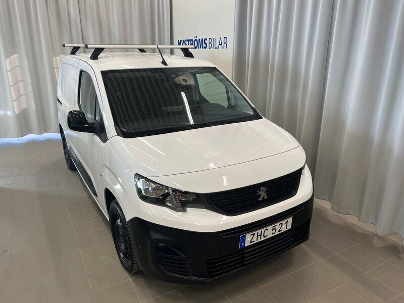 Vit Begagnad 2021 Peugeot Partner Minibuss | 199 900 kr (Dyr) - Bild 1/4