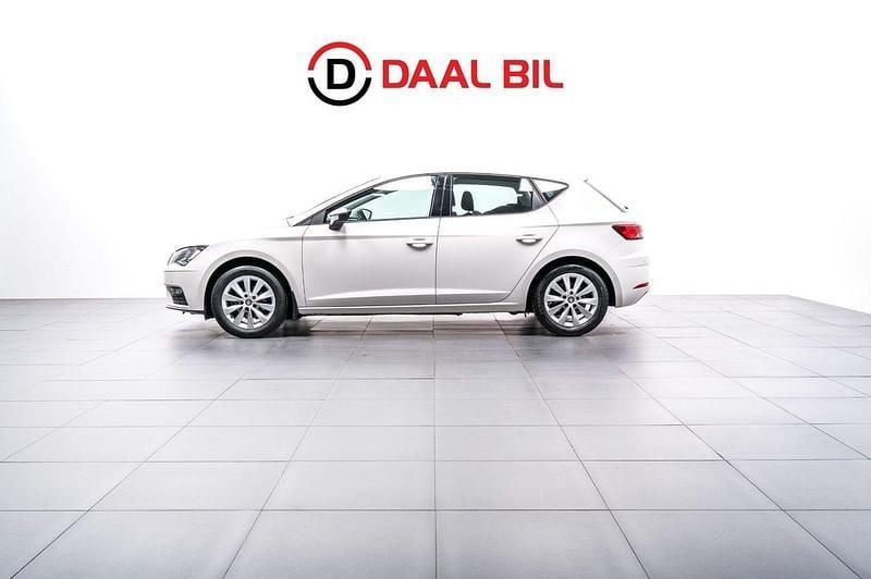 Vit Begagnad 2017 Seat Leon Style Halvkombi | 99 700 kr (Bra pris) - Bild 1/4