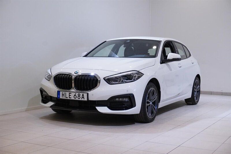 Okänd Begagnad 2022 BMW 118 Sport Line Halvkombi | 239 900 kr (Marknadspris) - Bild 1/4