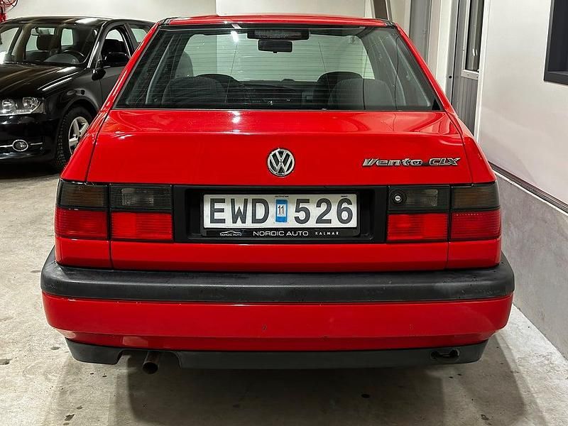 Begagnad VW Vento 90 HK (66 kW) 1996 Röd Sedan