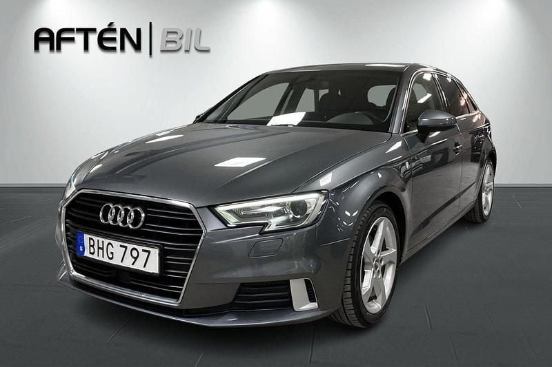 Grå Begagnad 2018 Audi A3 Sportback Comfort Halvkombi | 179 800 kr (Marknadspris) - Bild 1/3