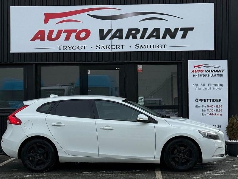 Begagnad Volvo V40 Kinetic 116 HK (85 kW) 2013 Vit