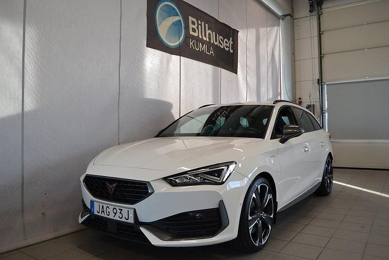 Vit Begagnad 2023 Cupra Leon Kombi | 269 000 kr (Bra pris) - Bild 1/4