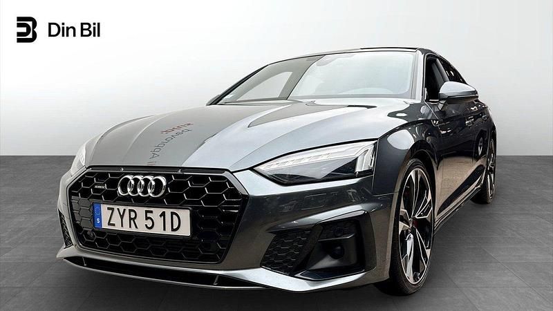 Grå Begagnad 2021 Audi A5 Sportback S-Line Halvkombi | 399 000 kr (Dyr) - Bild 1/4