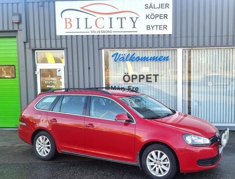 Röd Begagnad 2010 VW Golf Kombi | 29 900 kr (Marknadspris) - Bild 1/4