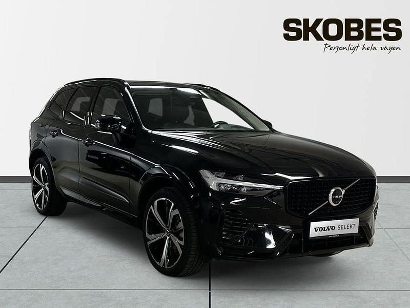 Svart Begagnad 2025 Volvo XC60 Plus SUV | 569 400 kr (Lite dyr) - Bild 1/3