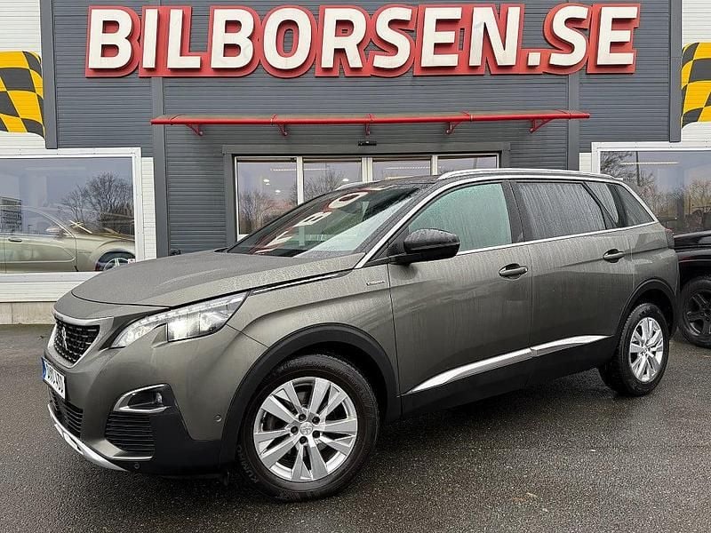 Grå Begagnad 2019 Peugeot 5008 SUV | 235 000 kr (Marknadspris) - Bild 1/4
