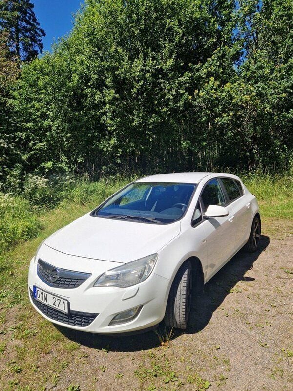 Vit Begagnad 2010 Opel Astra Enjoy Halvkombi | 29 500 kr (Marknadspris) - Bild 1/4