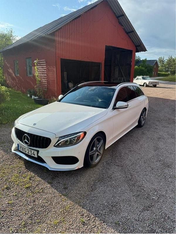 Vit Begagnad 2018 Mercedes C220 AMG line Kombi | 215 000 kr (Marknadspris) - Bild 1/4