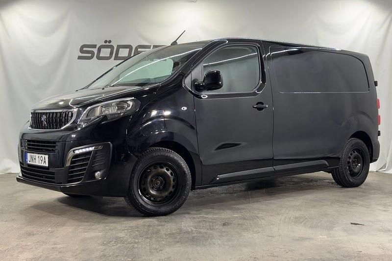 Svart (svart metallic) Begagnad 2022 Peugeot e-Expert Van | 259 900 kr (Marknadspris) - Bild 1/4
