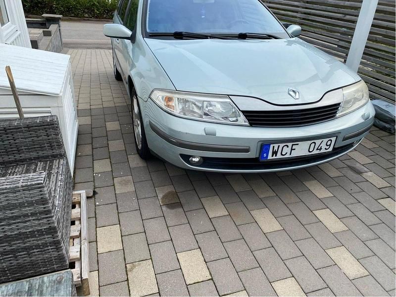 Grå Begagnad 2004 Renault Laguna GrandTour Expression Kombi | 25 900 kr (Marknadspris) - Bild 1/4